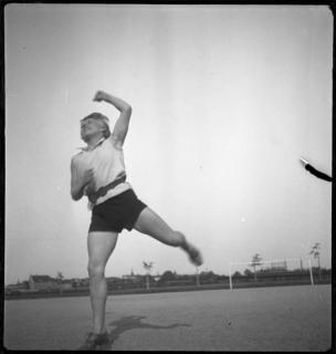 Ivana Tomljenović Meller: Učiteljica gimnastike, Bauhaus, 1930