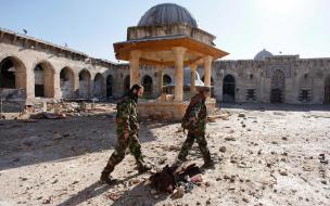 Ruševine mošeje v sirskem mestu Aleppo Ruševine mošeje v sirskem mestu Aleppo
