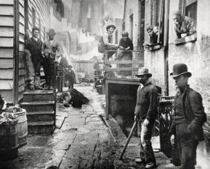 Scene in Tenement (Prizor iz revnega predmestja)