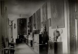 Starološka zbirka na fotografiji dr. Franceta Steleta