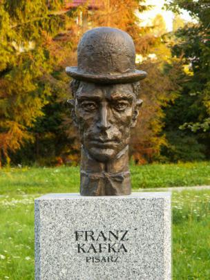 Doprsni kip Franza Kafke na Aleji slavnih v Kielcah Doprsni kip Franza Kafke na Aleji slavnih v Kielcah