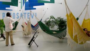 Brazilski paviljon: koristen za počitek, vsebinsko pa razočaranje. Brazilski paviljon: koristen za počitek, vsebinsko pa razočaranje.