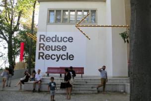 Nemški poziv k uporabi »arhitekture kot vira«. Nemški poziv k uporabi »arhitekture kot vira«.