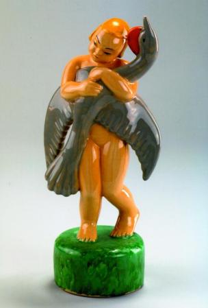Figurina deklica s ptico – izdelek oblikovalke Dane Pajnič