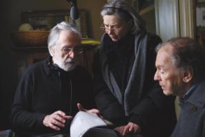 Režiser Michael Haneke ter glavna igralca Emmanuelle Riva in Jean-Louis Trintignant na snemanju filma